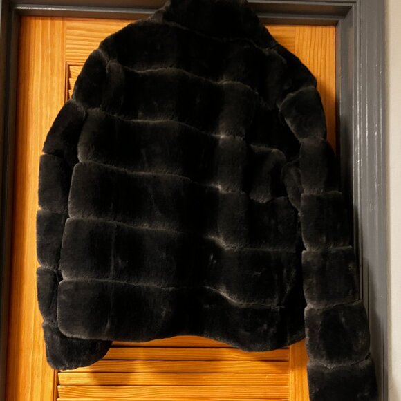 Waist-length Faux Fur Coat - Picture 5 of 12